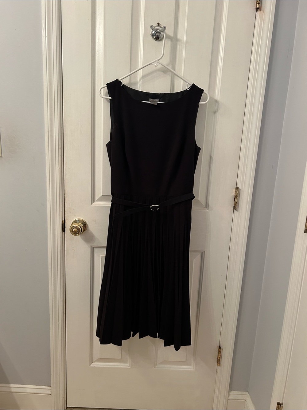 Ann Taylor Black Sleeveless Belted Pleated Midi Dress